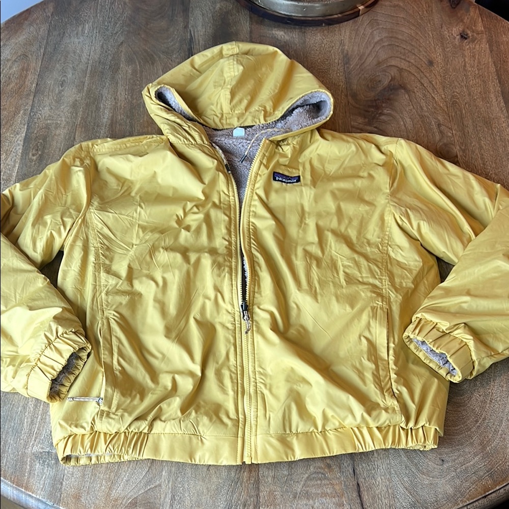 ✨REVERSIBLE✨ Patagonia Yellow Hooded Jacket